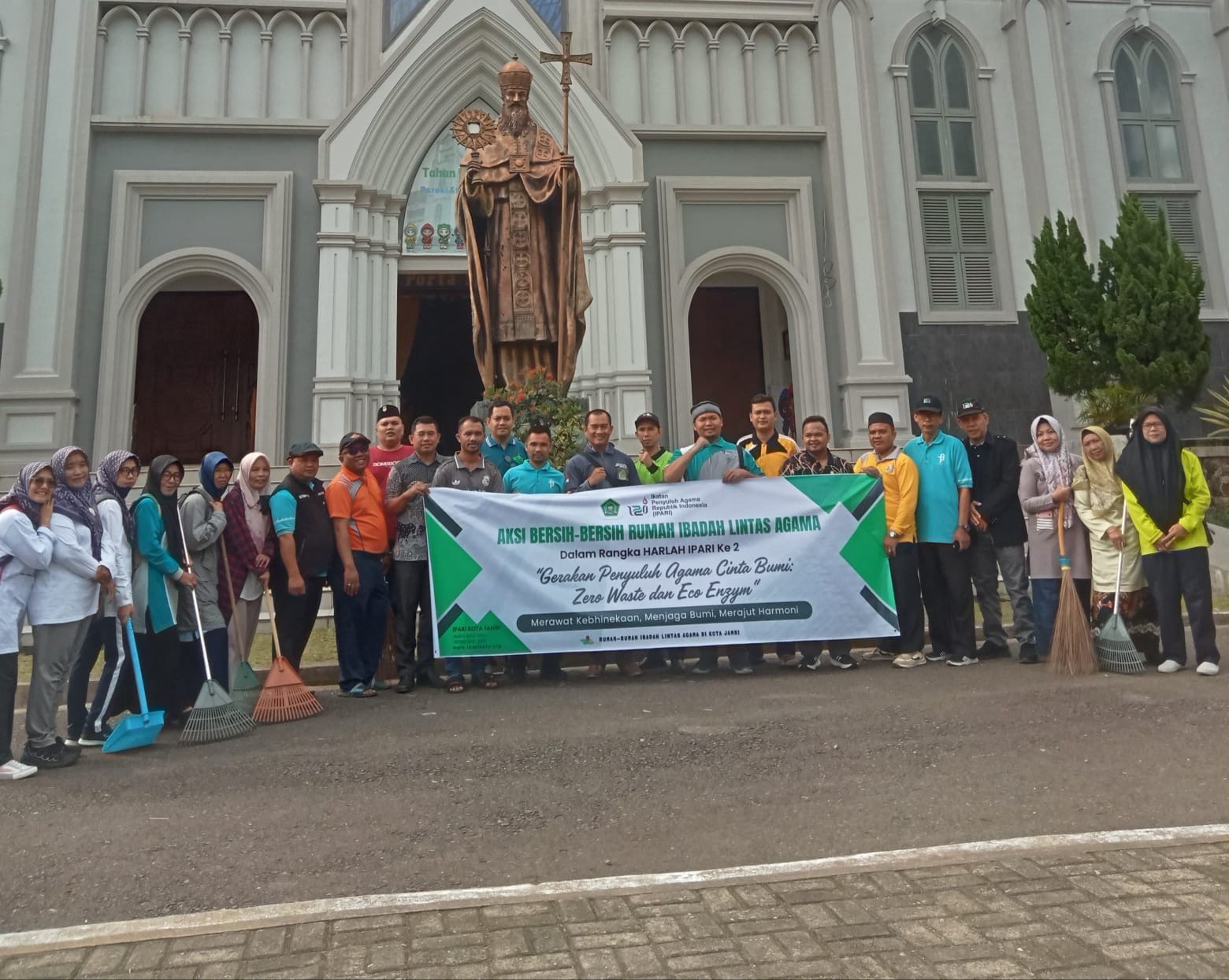 Perkuat Moderasi Beragama, Pemuda Katolik Jambi Membersamai Penyuluh Agama Kota Jambi Gotong Royong di Gereja Katolik