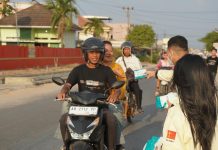 Pemuda Katolik Tulang Bawang Bagikan Masker Gratis untuk Cegah Dampak Abu Vulkanik